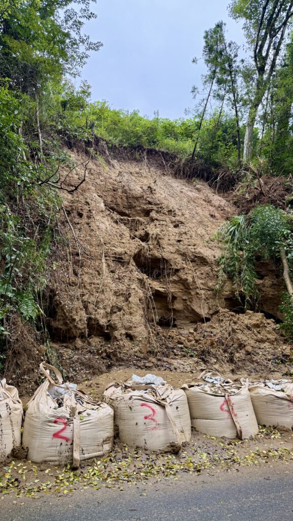 台風25号土砂災害の現場を視察